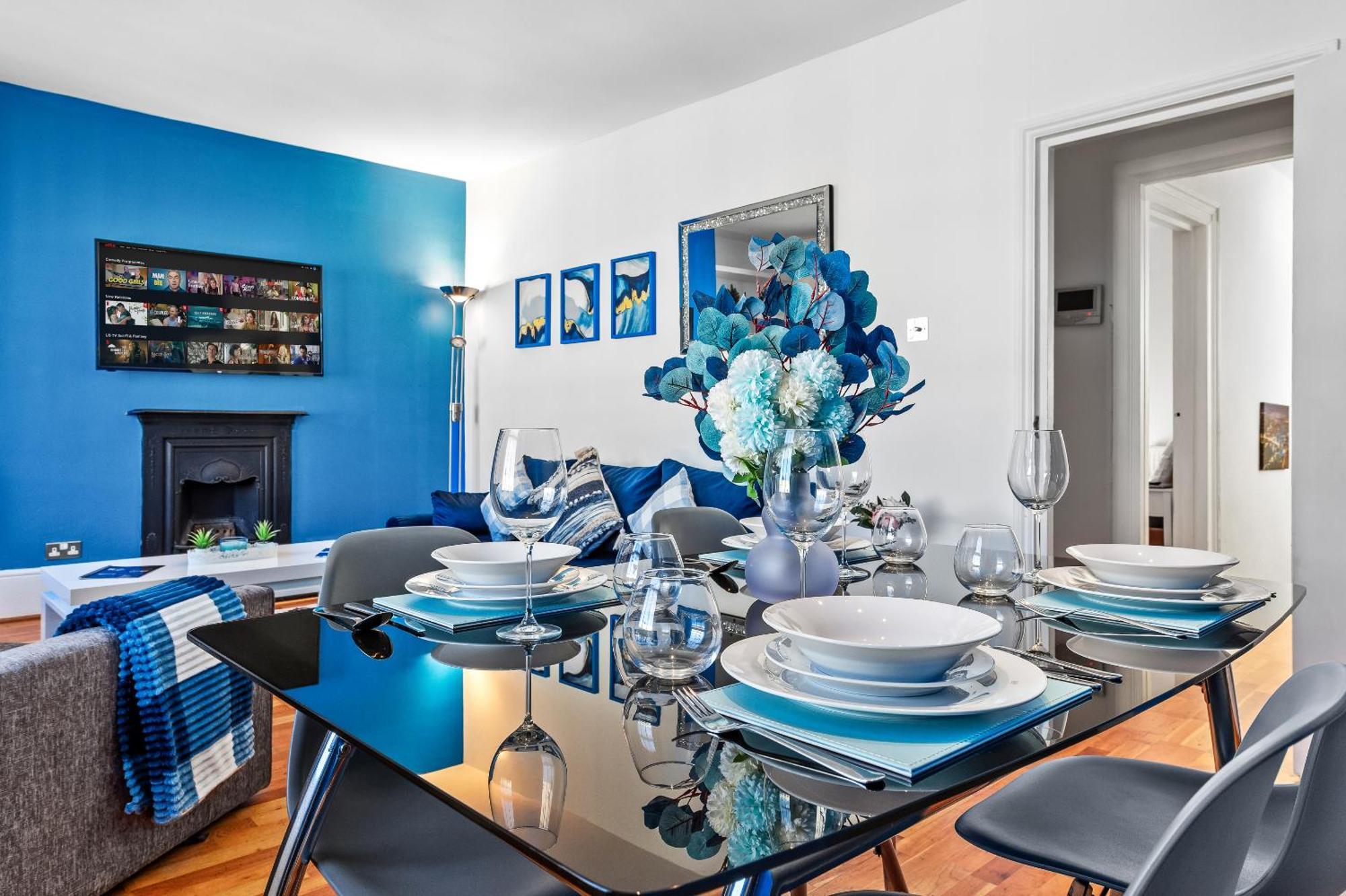 Balcony Blue Theme 1 Bedroom Central London Luxury Flat Near Hyde Park! Accommodates Up To 6! Double Sofa Bed And Next To Station! Luaran gambar