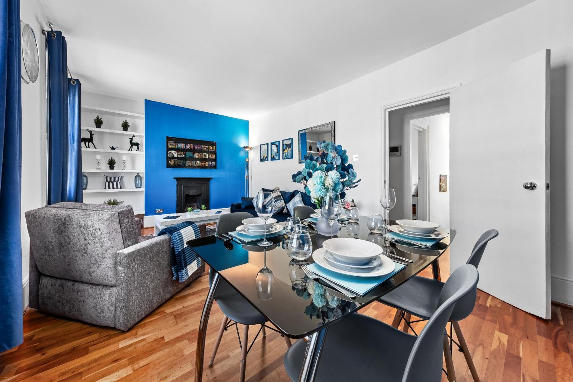 Balcony Blue Theme 1 Bedroom Central London Luxury Flat Near Hyde Park! Accommodates Up To 6! Double Sofa Bed And Next To Station! Luaran gambar