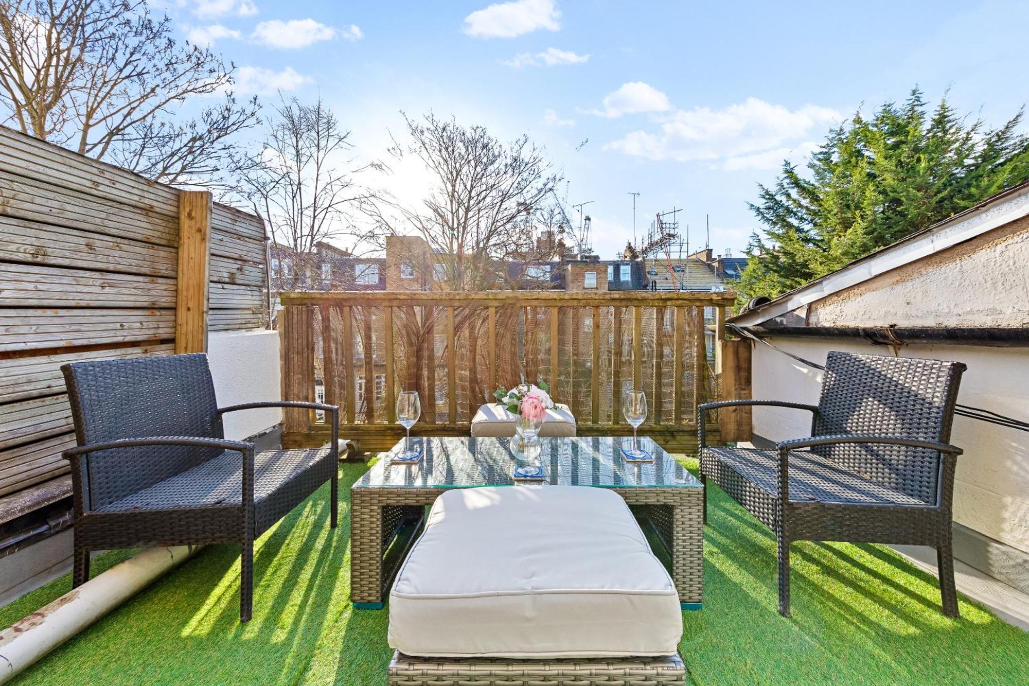 Balcony Blue Theme 1 Bedroom Central London Luxury Flat Near Hyde Park! Accommodates Up To 6! Double Sofa Bed And Next To Station! Luaran gambar