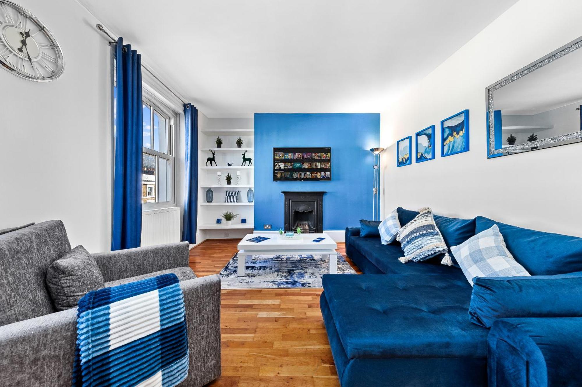 Balcony Blue Theme 1 Bedroom Central London Luxury Flat Near Hyde Park! Accommodates Up To 6! Double Sofa Bed And Next To Station! Luaran gambar