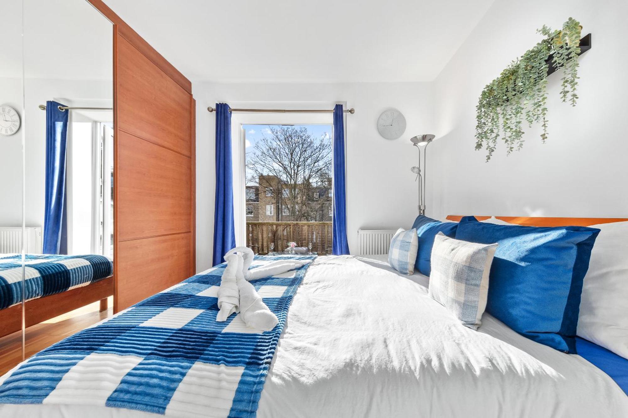 Balcony Blue Theme 1 Bedroom Central London Luxury Flat Near Hyde Park! Accommodates Up To 6! Double Sofa Bed And Next To Station! Luaran gambar