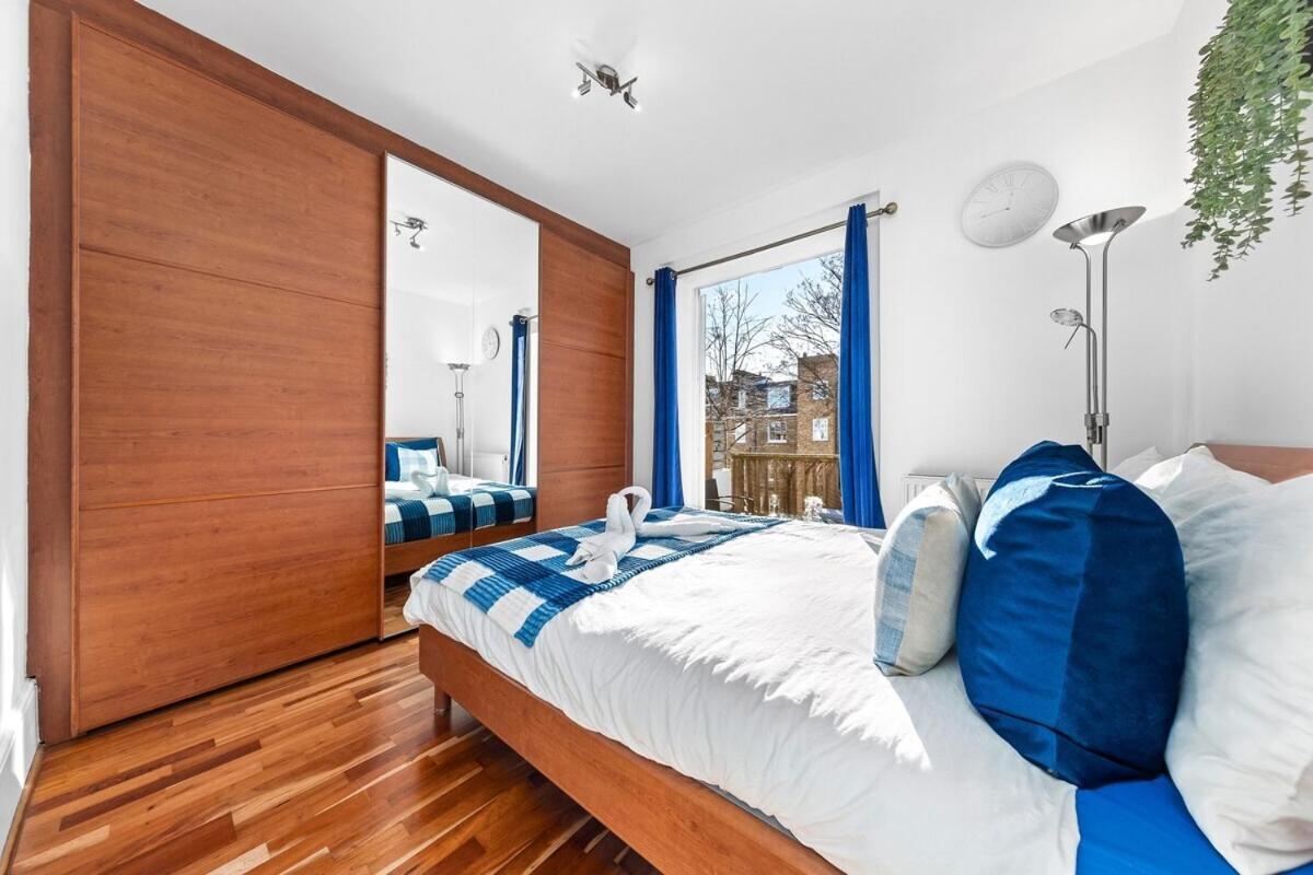 Balcony Blue Theme 1 Bedroom Central London Luxury Flat Near Hyde Park! Accommodates Up To 6! Double Sofa Bed And Next To Station! Luaran gambar