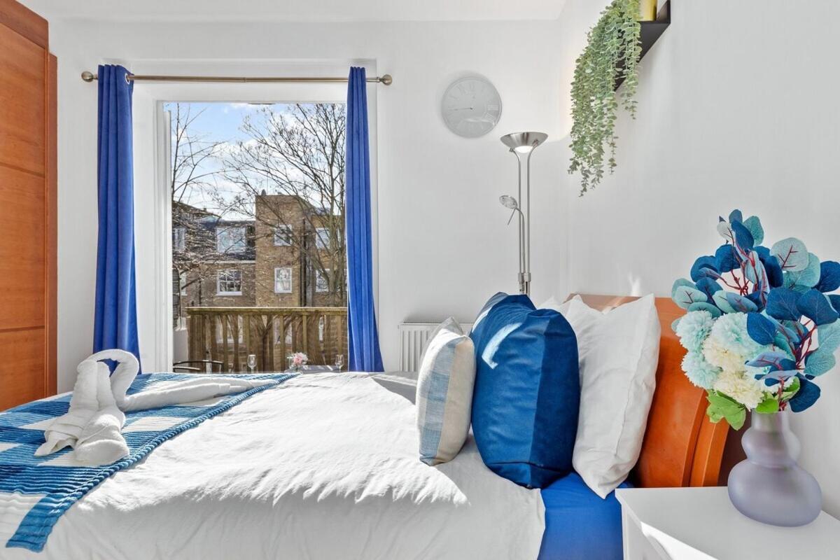 Balcony Blue Theme 1 Bedroom Central London Luxury Flat Near Hyde Park! Accommodates Up To 6! Double Sofa Bed And Next To Station! Luaran gambar