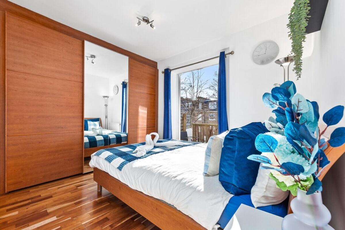 Balcony Blue Theme 1 Bedroom Central London Luxury Flat Near Hyde Park! Accommodates Up To 6! Double Sofa Bed And Next To Station! Luaran gambar
