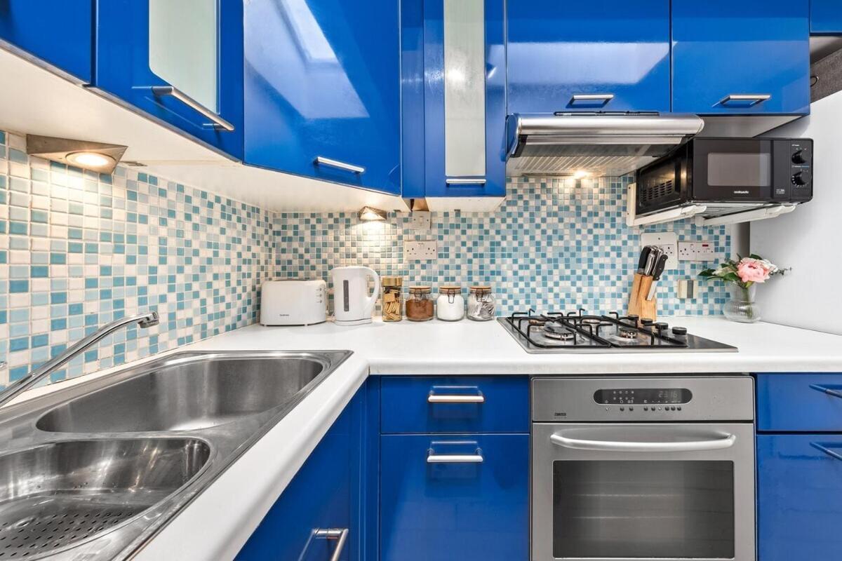 Balcony Blue Theme 1 Bedroom Central London Luxury Flat Near Hyde Park! Accommodates Up To 6! Double Sofa Bed And Next To Station! Luaran gambar