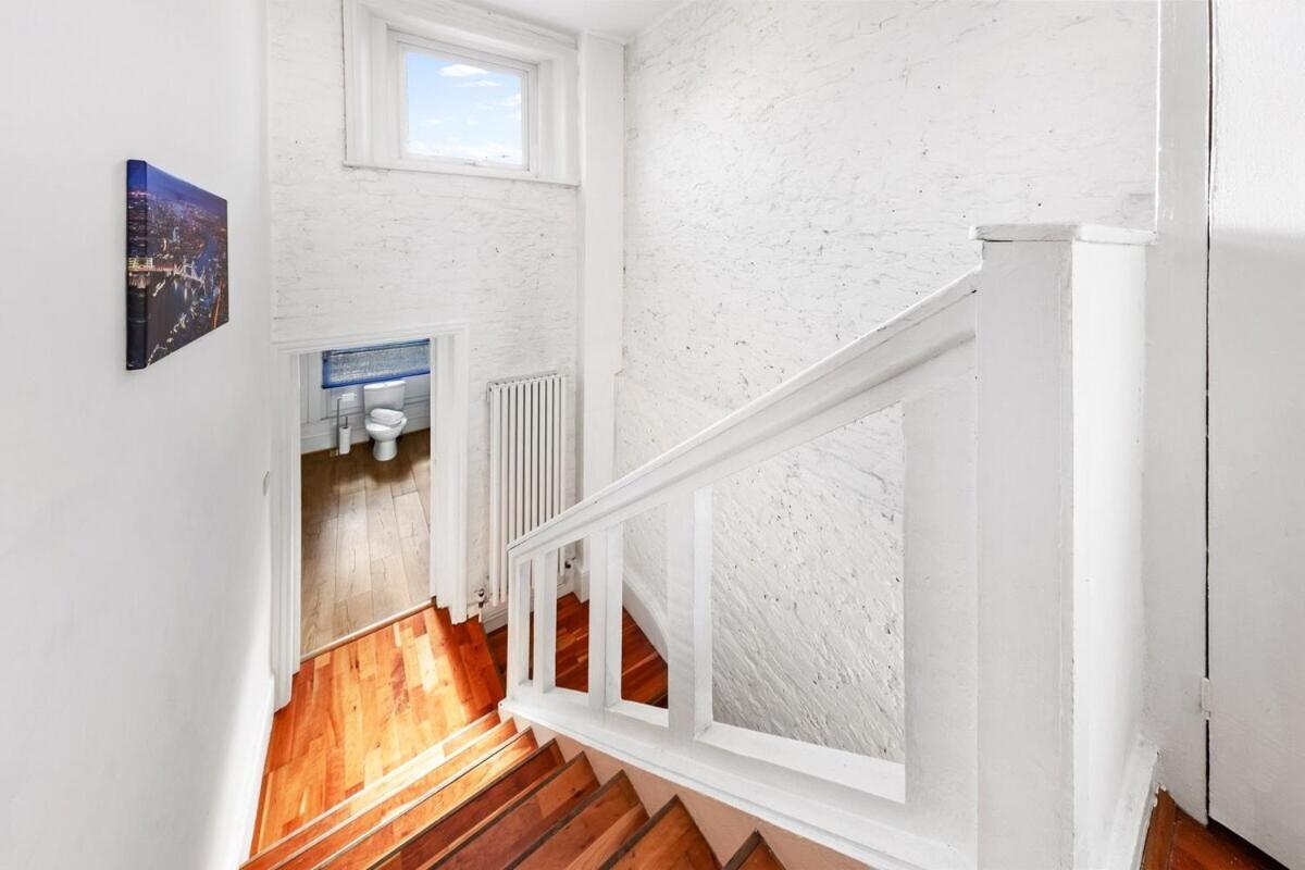 Balcony Blue Theme 1 Bedroom Central London Luxury Flat Near Hyde Park! Accommodates Up To 6! Double Sofa Bed And Next To Station! Luaran gambar