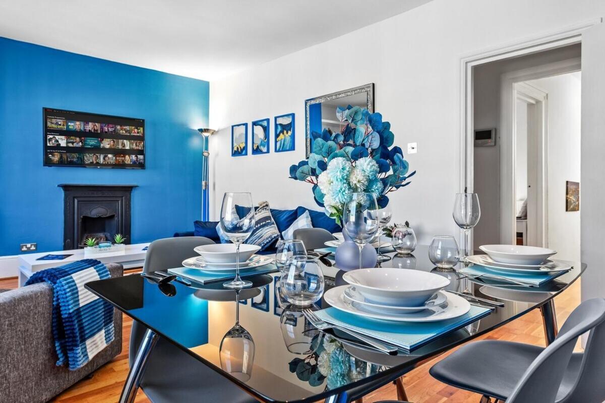 Balcony Blue Theme 1 Bedroom Central London Luxury Flat Near Hyde Park! Accommodates Up To 6! Double Sofa Bed And Next To Station! Luaran gambar