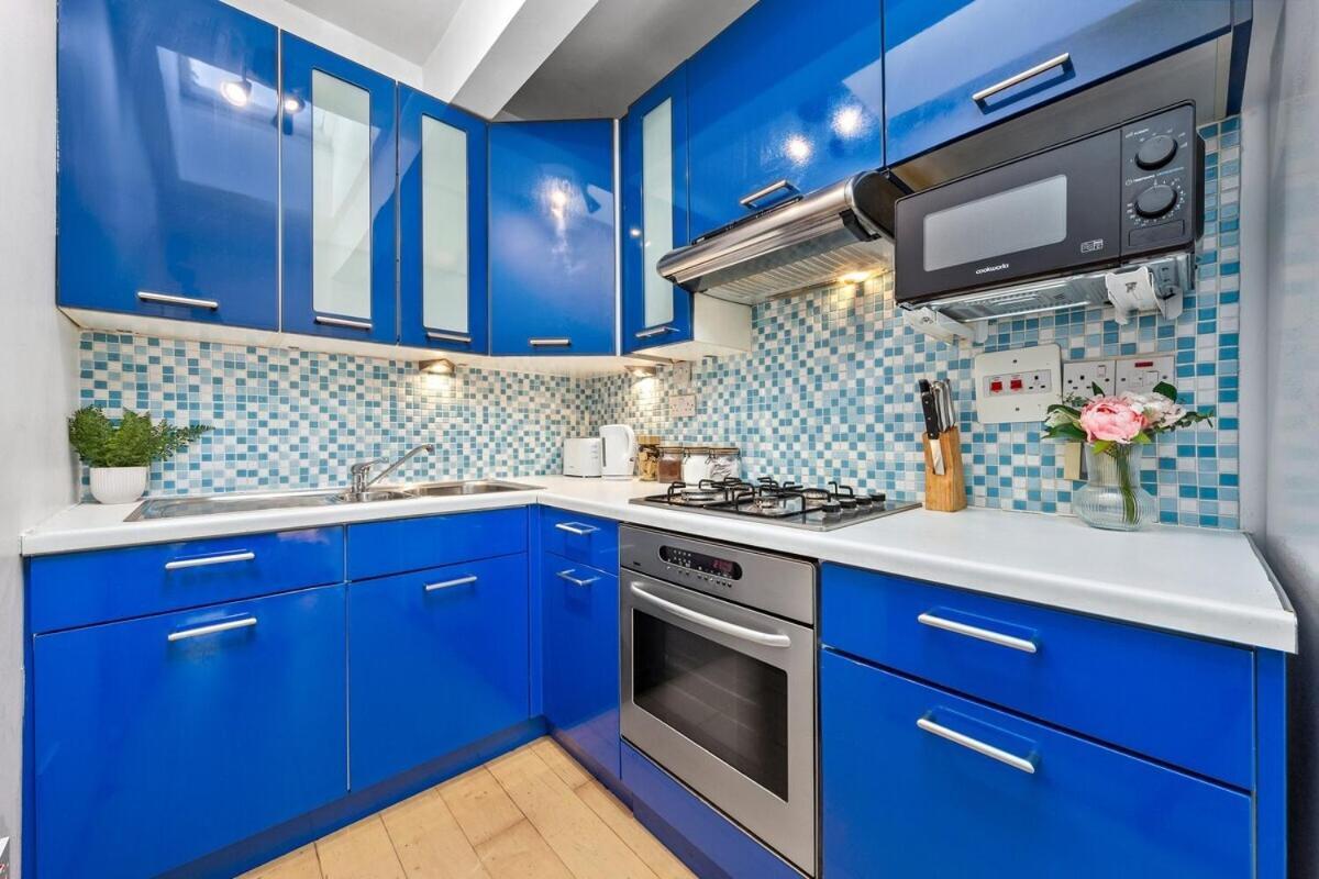 Balcony Blue Theme 1 Bedroom Central London Luxury Flat Near Hyde Park! Accommodates Up To 6! Double Sofa Bed And Next To Station! Luaran gambar