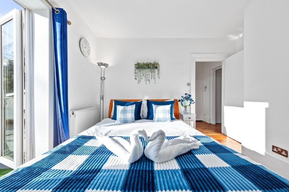 Balcony Blue Theme 1 Bedroom Central London Luxury Flat Near Hyde Park! Accommodates Up To 6! Double Sofa Bed And Next To Station! Luaran gambar