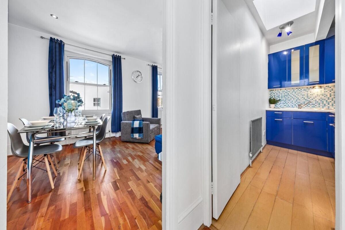 Balcony Blue Theme 1 Bedroom Central London Luxury Flat Near Hyde Park! Accommodates Up To 6! Double Sofa Bed And Next To Station! Luaran gambar
