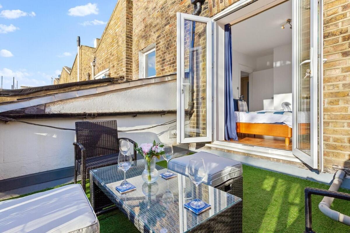 Balcony Blue Theme 1 Bedroom Central London Luxury Flat Near Hyde Park! Accommodates Up To 6! Double Sofa Bed And Next To Station! Luaran gambar