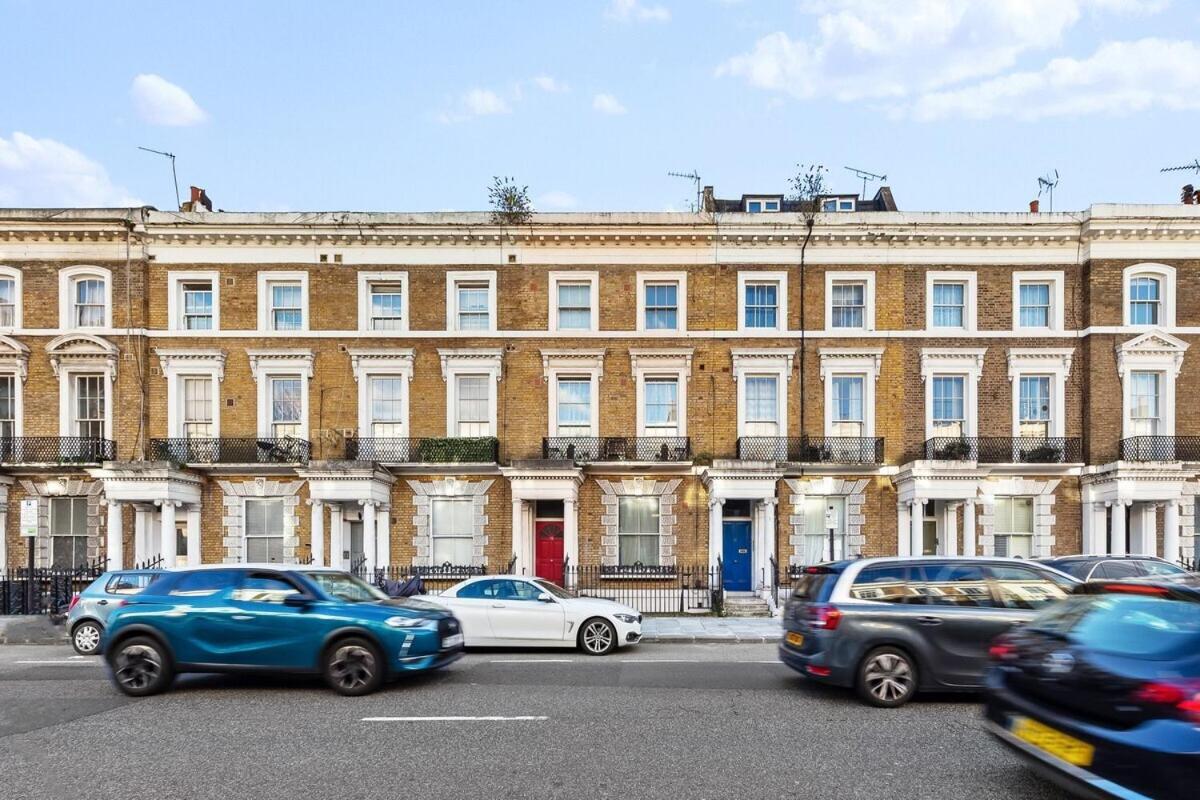Balcony Blue Theme 1 Bedroom Central London Luxury Flat Near Hyde Park! Accommodates Up To 6! Double Sofa Bed And Next To Station! Luaran gambar