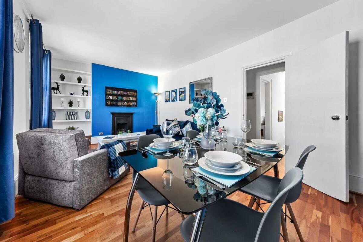 Balcony Blue Theme 1 Bedroom Central London Luxury Flat Near Hyde Park! Accommodates Up To 6! Double Sofa Bed And Next To Station! Luaran gambar