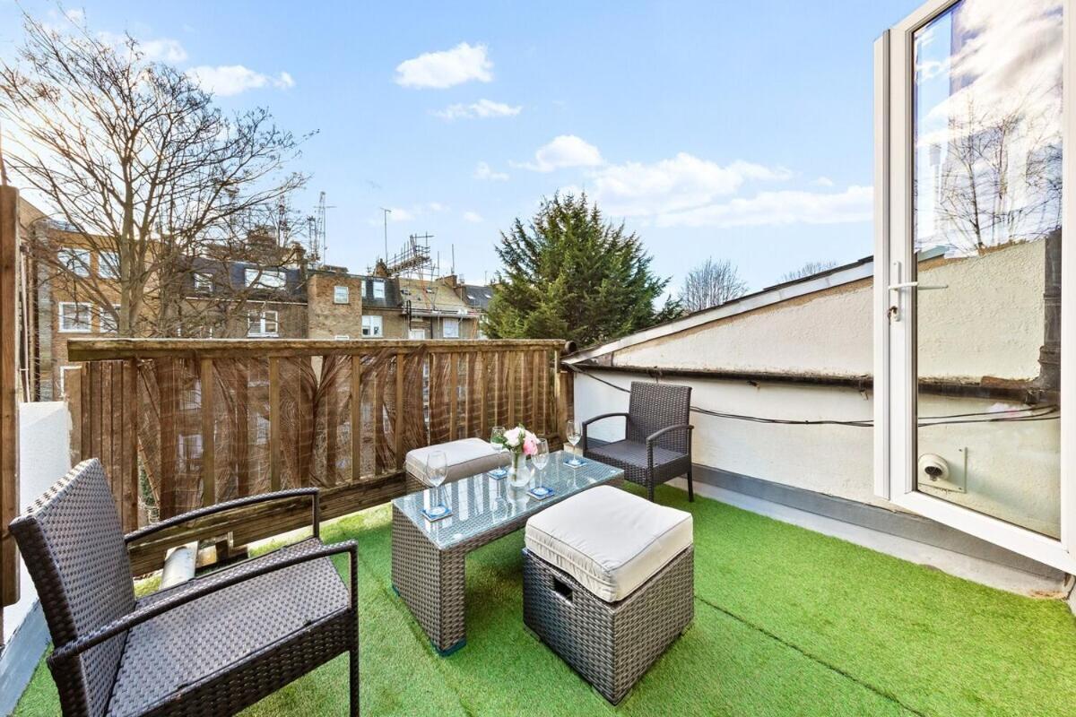 Balcony Blue Theme 1 Bedroom Central London Luxury Flat Near Hyde Park! Accommodates Up To 6! Double Sofa Bed And Next To Station! Luaran gambar