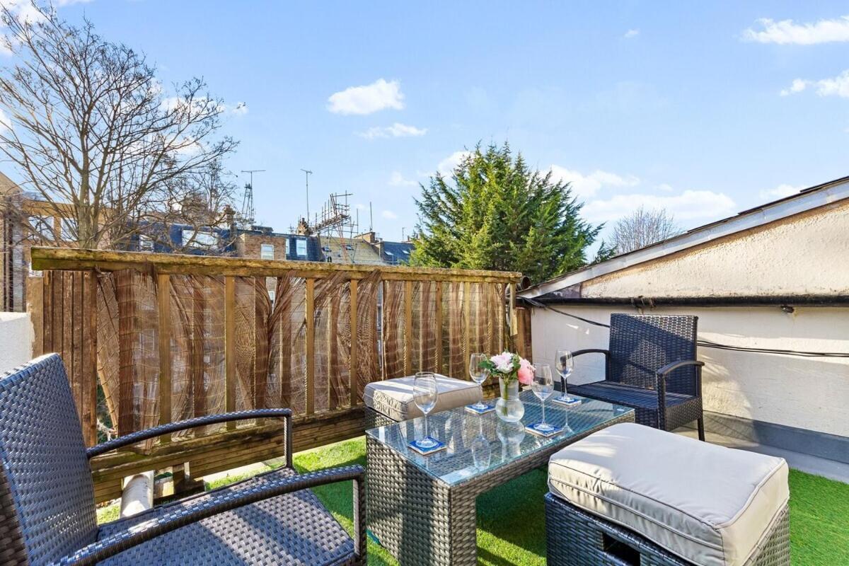 Balcony Blue Theme 1 Bedroom Central London Luxury Flat Near Hyde Park! Accommodates Up To 6! Double Sofa Bed And Next To Station! Luaran gambar